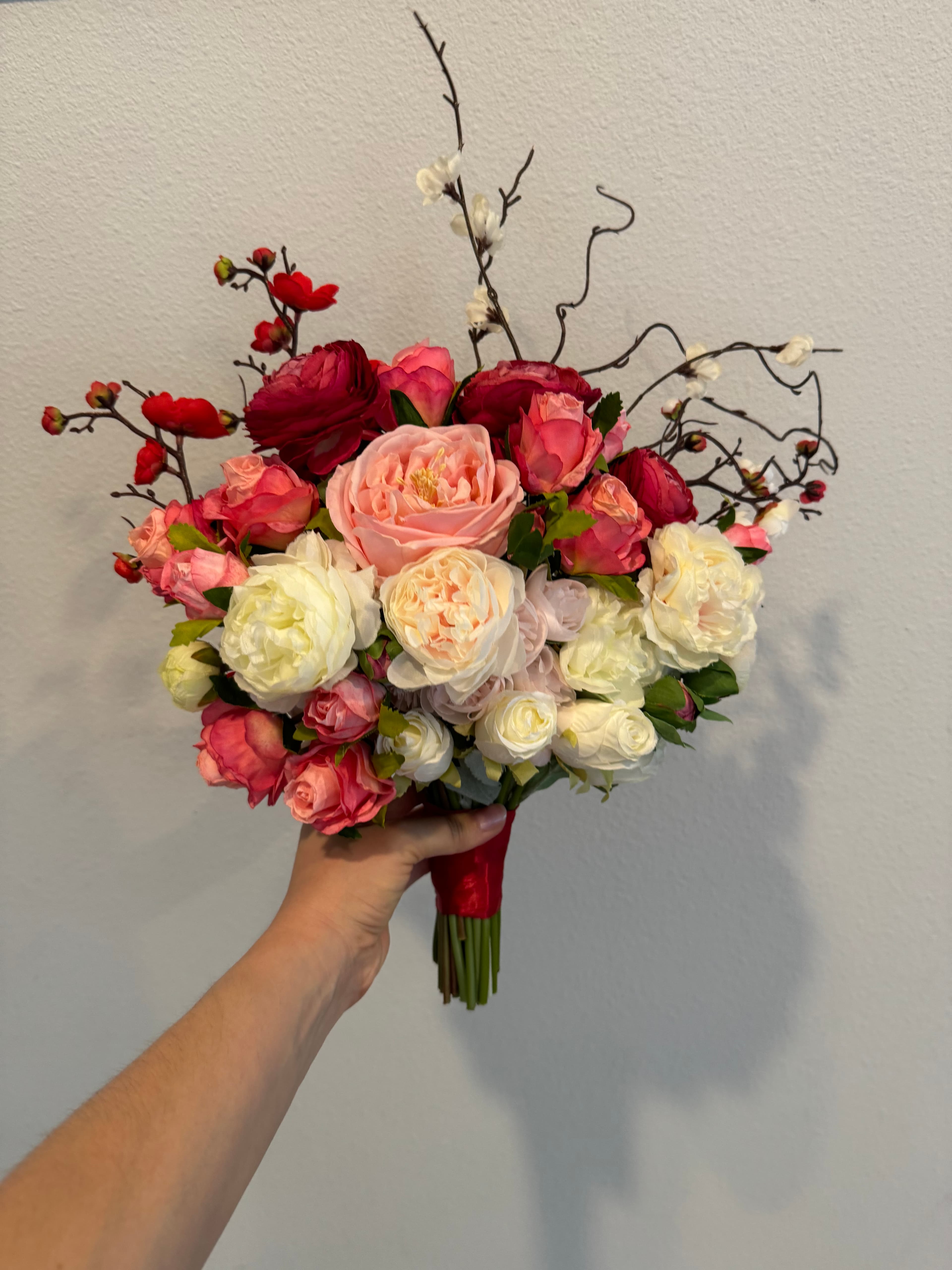 Timeless wedding bouquet with roses